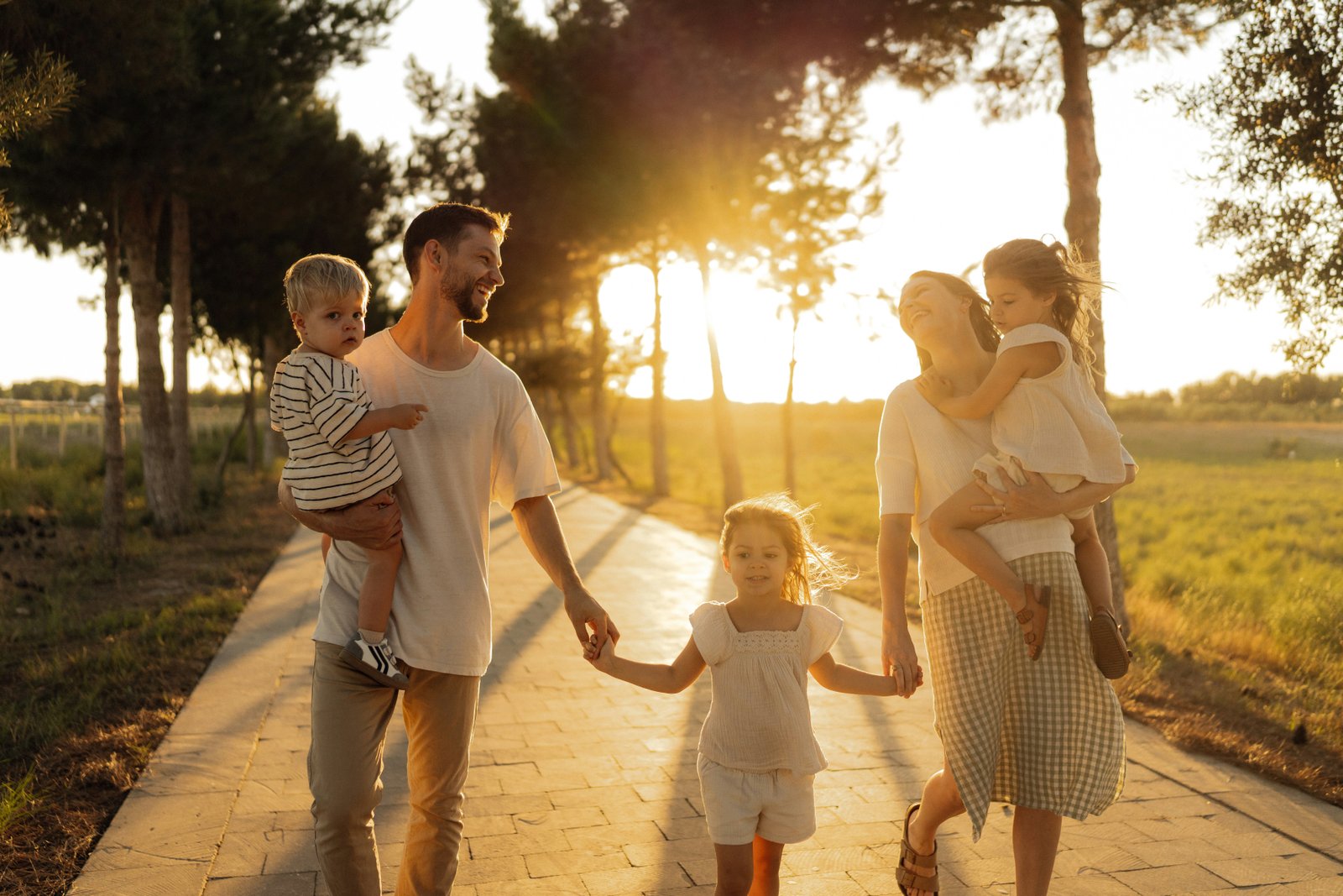 Famiglia protetta da una copertura assicurativa su misura